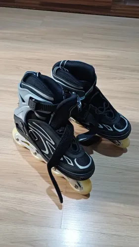 Patins In-line Ajustável (33-36) - Rodas que Brilham + Base Alumínio