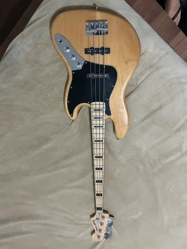 Baixo squire jazz bass classic vibe 70s