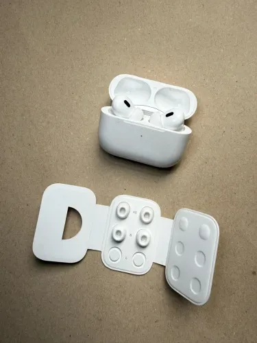 AirPods Pro (2 geração/ USB-C) + Kit ponteiras