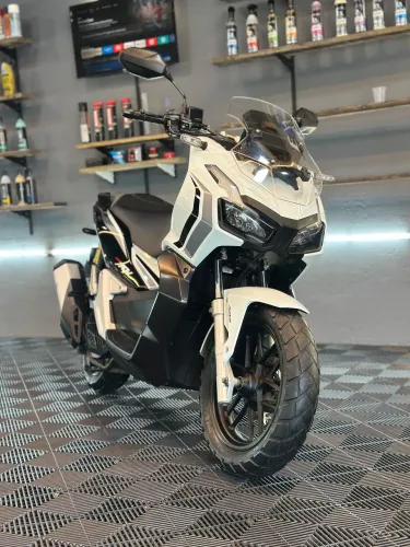 Vende se Adv semi nova modelo 2023