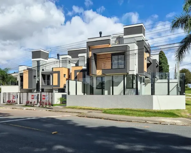RC imoveis vende sobrado de alto padrão no Xaxim