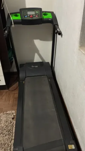 Esteira elétrica semi nova 