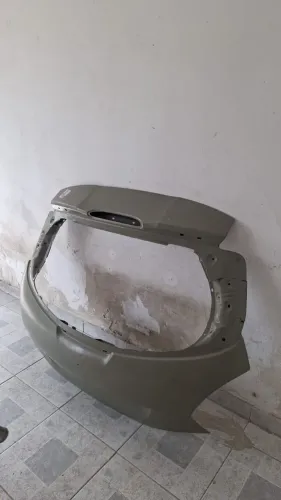 Tampa traseira porta malas Peugeot 208 13/19