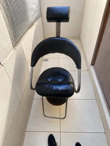 Cadeira de Cabeleireiro / Barbeiro com Apoio de Cabeça - Usada