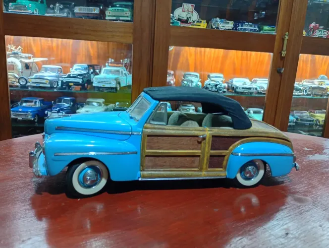 Miniatura Ford Sport Sman 1/18