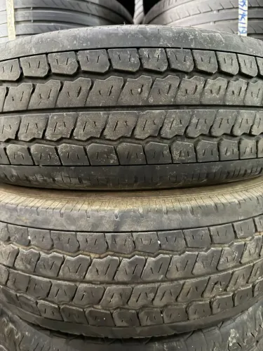 Pneus 215/75/16 marca de carga semi novo