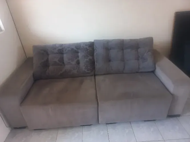 Sofá retrátil usado de 3 lugares