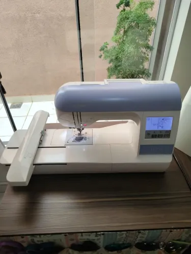 Bordadeira Brother PE-770