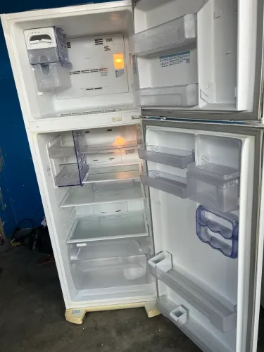 Vendo geladeira funcionando perfeitamente
