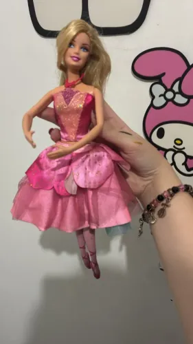 Barbie e as sapatilhas magicas boneca em perfeito estado