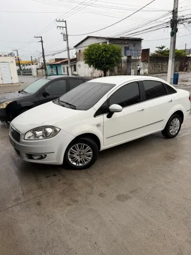 Fiat Linea Essence Dualogic 1.8 Flex 16V 4P 2013