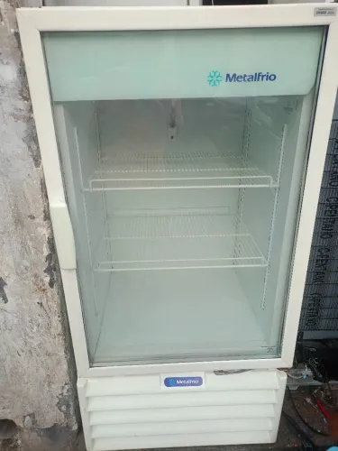 Expositora metal frio 220v funcionando perfeitamente 