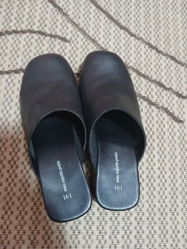 Vendo este sapato semi novo