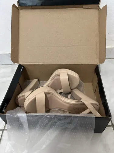 Vendo sandália Vizzano