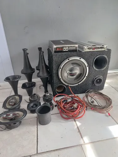 Lote de som automotivo