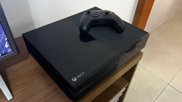 Vendo Xbox One 500GB Com 10 Jogos em ótimo estado, funcionando perfeitamente.