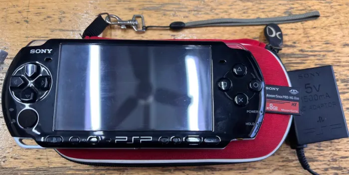 PSP 3001 - 8Gb - Desbloq. Carregador Original