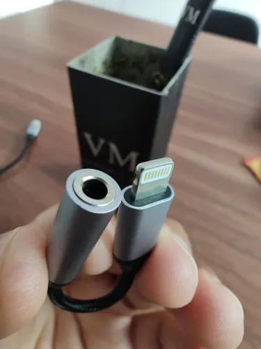 Adaptador de celular Lightning para usar fone com fio no iPhone