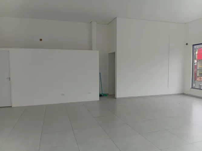 Loja em posto na Avenida Água Fria, 1075 - Loja 70 m²