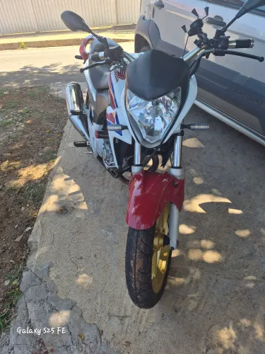 Vende-se moto Honda