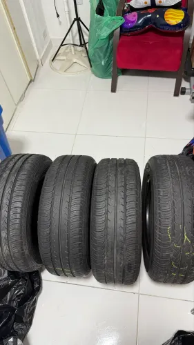 Vendo 4 pneus Goodyear 205/60 r15 dot vencido