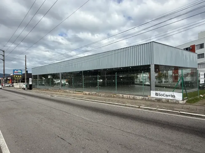 750 m² em ponto comercial estratégico na Ivo Silveira