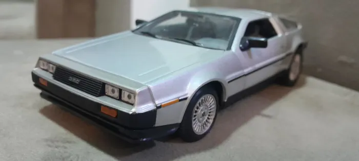 Deloren 1:24 - carro de coleção 