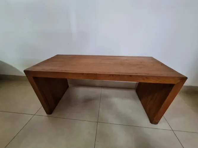 MESA DE MADEIRA MACIÇA (centro para sala)