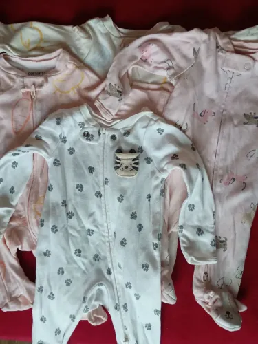 Conjunto com 4 Bodys da Carter's - Tamanho RN