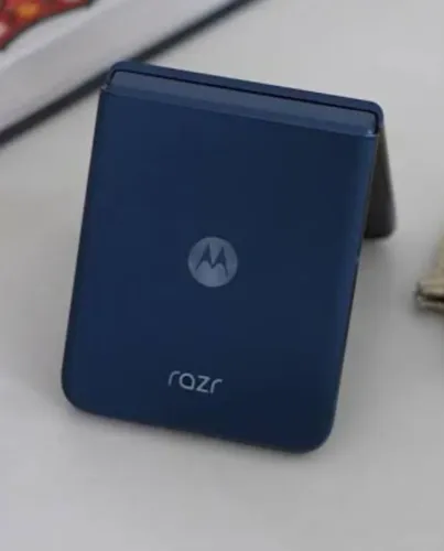 Motorola Razr 60 Azul - Impecável | 8 meses de uso | Garantia + NF