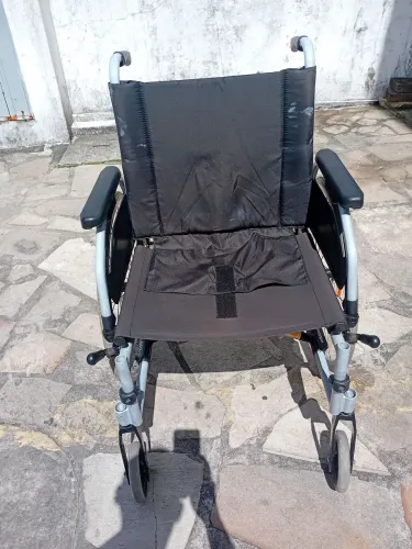 Vendo cadeira de rodas