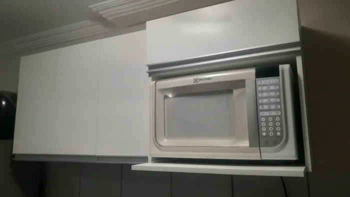 Estante de cozinha de madeira