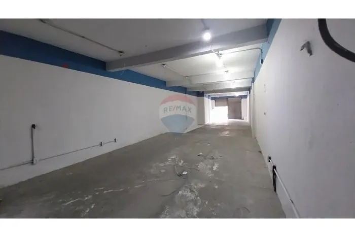 Loja para locação, 122,4 m², com terraço na Rua André Pinto, Ramos - RJ - R$ 3.900,00