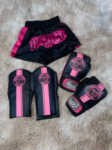 Kit Muay Thai Feminino - Luvas + Caneleiras + Shorts (Brazuca Fight)