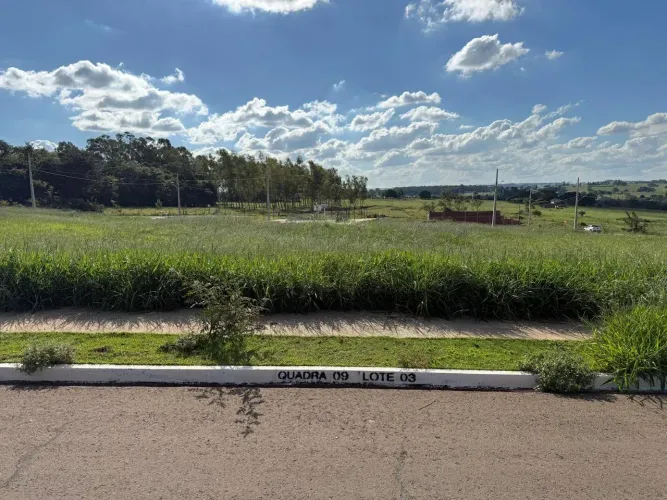 Imóvel para venda possui 300 metros quadrados em Vila City - Paranavaí - PR