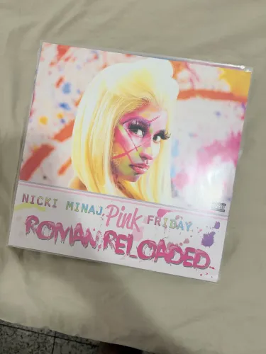 KIT DISCOS DE VINIL SELENA GOMEZ E NICKI MINAJ