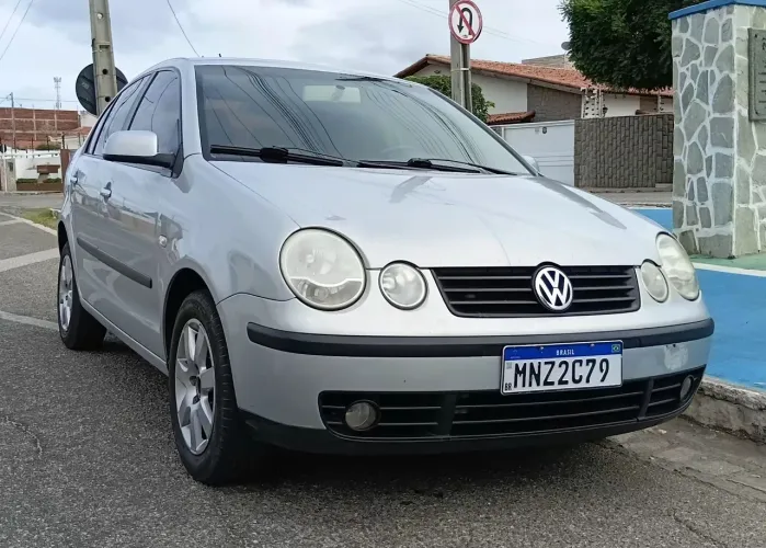 Volkswagen Polo Sedan 1.6 MI 101cv 8V 4P 2005