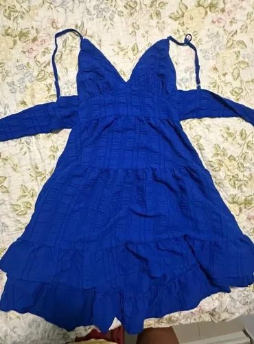 Vestido azul, tamanho M, 60 reais