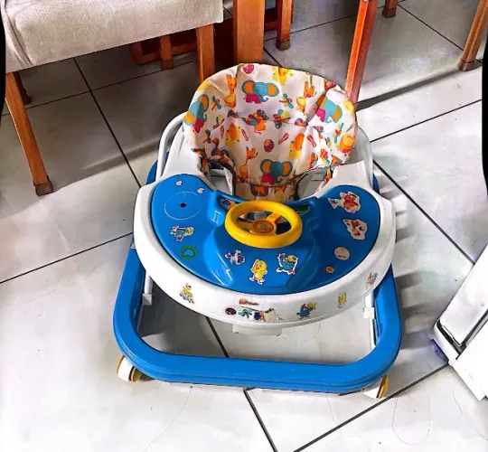 Cadeira para carro e andaja