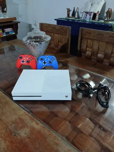 Xbox one s 1tb (2 controles)