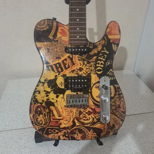 Guitarra Squier Telecaster Obey