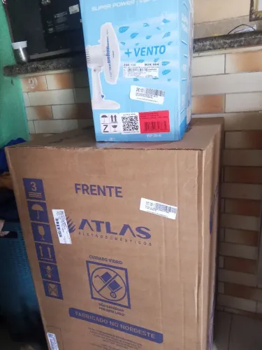 Vende se fogão e ventilador