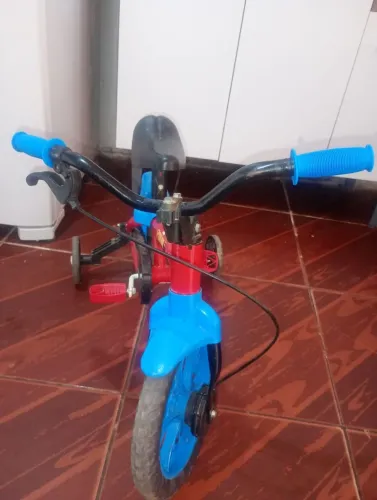 Bicicleta infantil homem aranha