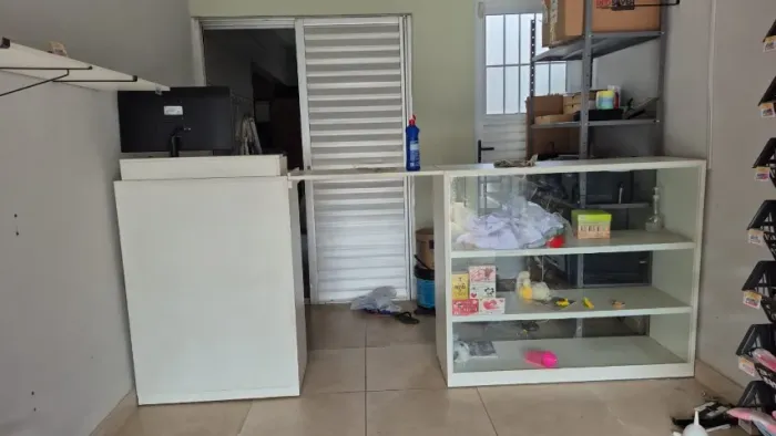  Balcão Comercial + Mostruário MDF Branco com Rodinhas