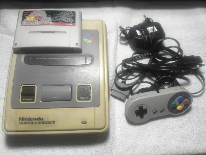 Console Videogame Super Famicom Super Nintendo com jogo grátis