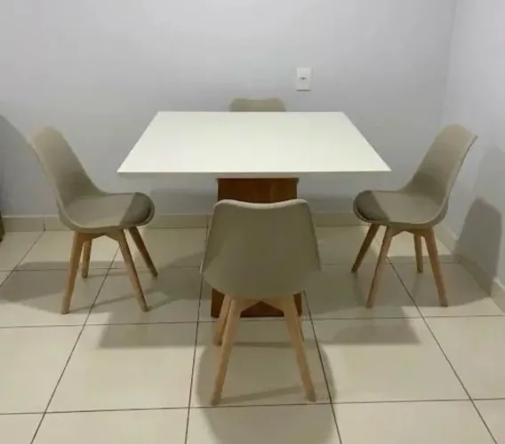 Jogo mesa com 4 cadeiras