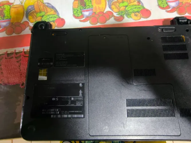 Notebook Hp core i3 pra retirar peças ou reparo 