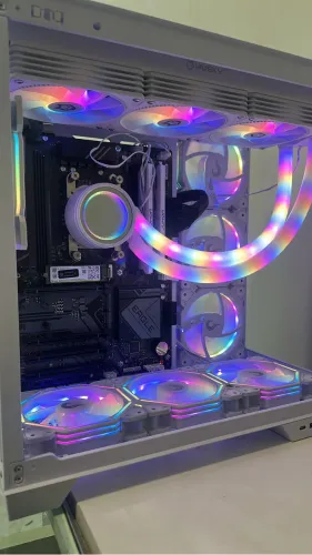 PC GAMER RYZEN 5 9600X + RTX 5060 Ti 16GB + 32GB DDR5
