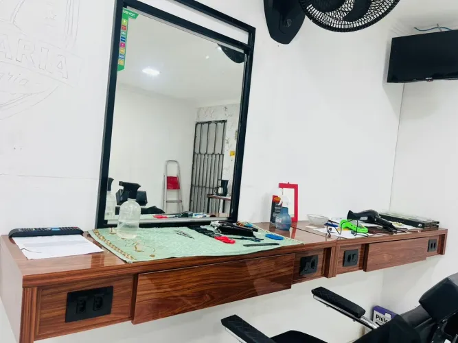 Bancada e recepção para barbeiro