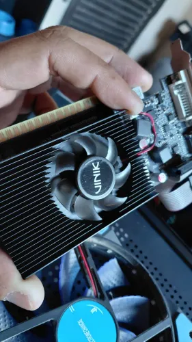 Placa de Vídeo NVidia GeForce G210;